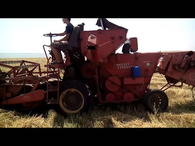 Зерноуборочный мини комбайн + тюкопресс. Mini combine harvester + bale press.