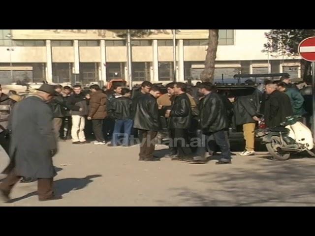 Kembimi valutor, euro sjell ulje te valutave te tjera ne Tirane - (13 Janar 2002)