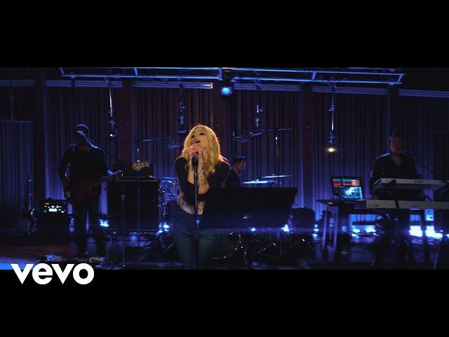 Avril Lavigne - Avril Lavigne “Dumb Blonde” (Live from Honda Stage at Henson Recording Studios)