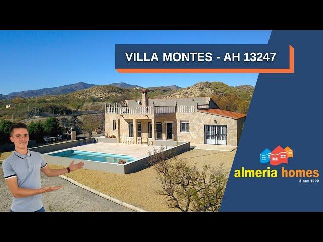 3/4 bedroom villa for sale in Almeria with a pool, views and roof terrace / Villa Montes - AH13247