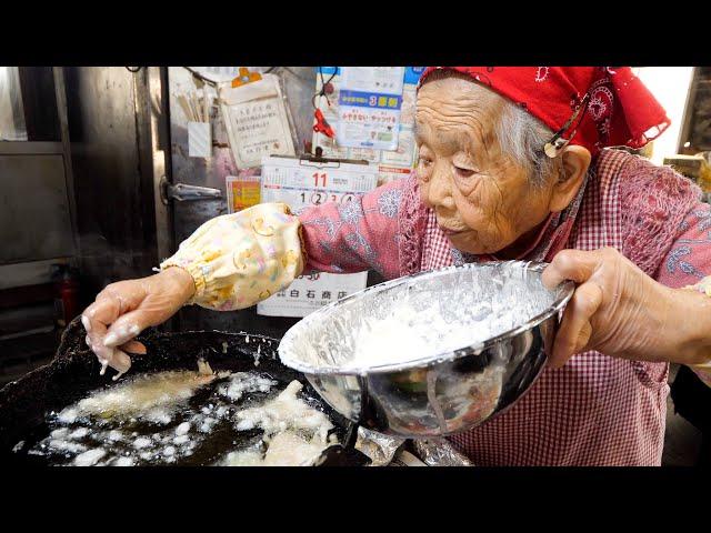 87 Years Old!? Super Granny That Works Harder Than Everyone! The Godlike Tempura Chef