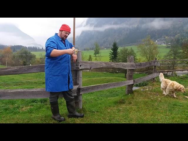 Wie man richtig Milch trinkt - Bauer Hons erklärt