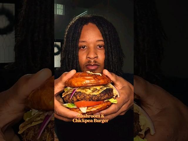 Mushroom Chickpea Burger #youtubeshorts #veganrecipes #cooking #plantbased #food #burgerlovers