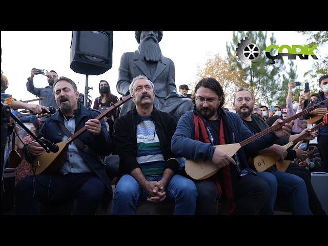 Dersim'de şarkılar susturulmak istendi; Mikail Aslan ve Cemil Qoçgiri konseri engellendi