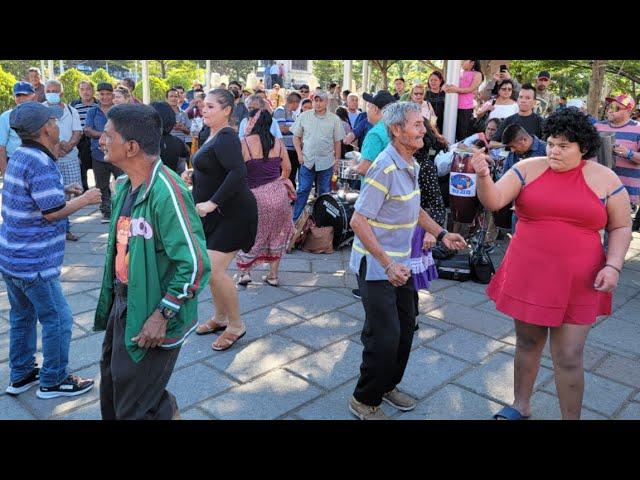 DESDE LA PLAZA LIBERTAD EN VIVO EN EL MIÉRCOLES CON PURO SABOR CHELEEE