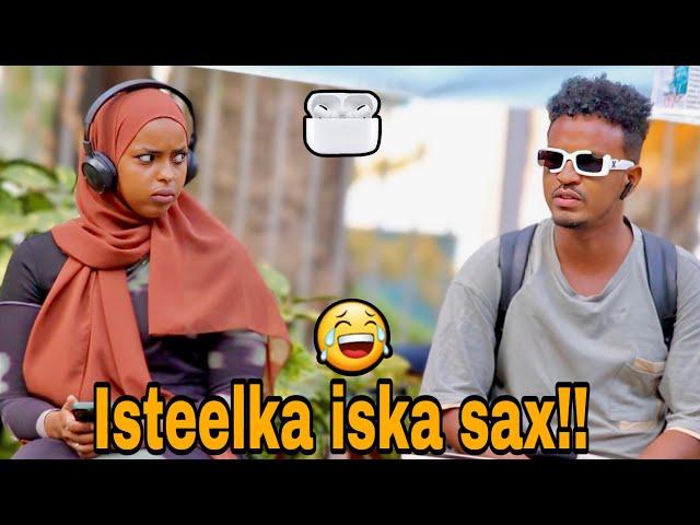 Tilifoon Qof Kuhadlayo Ayaa isaga Dhigay Kadibna Waa Kudhaga Hadlay 5| Very Funny Public Prank |