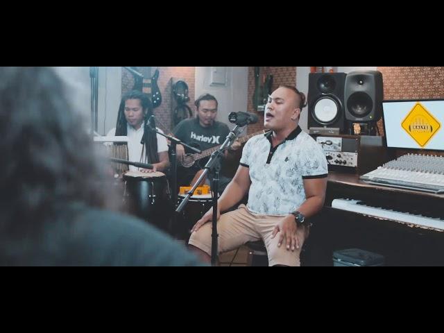 Santing - Can't Get Over You (In The Studio Live)