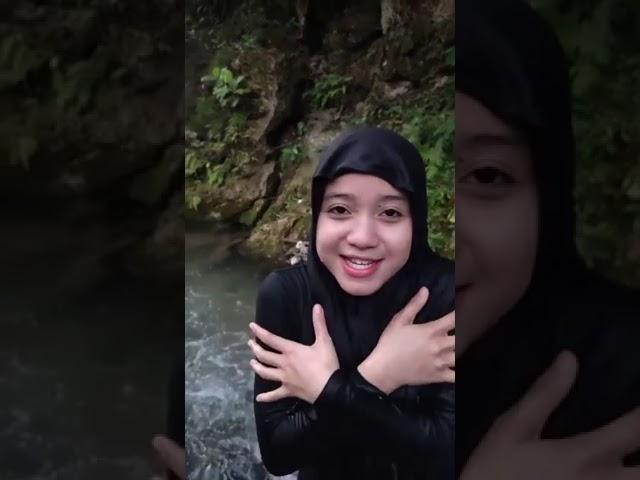 Panas panas gini enaknya mandi d sungai  #shorts #jilbab #gemoy #gemes