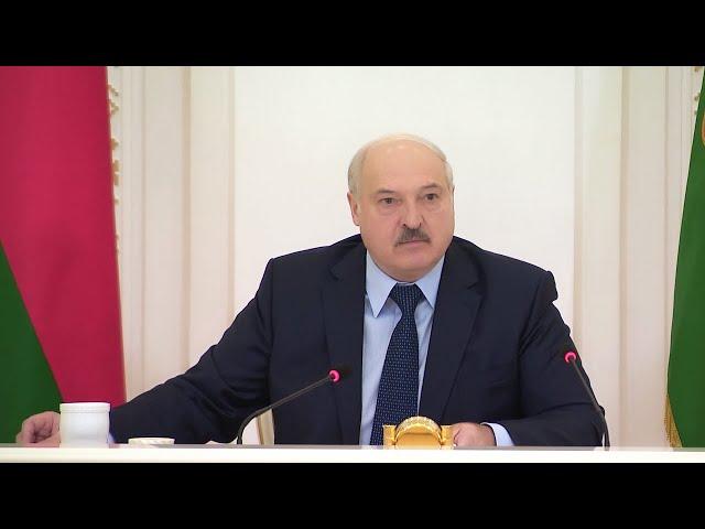 Лукашенко: Не будут сидеть сегодня, где надо – я тебя посажу! Задействуй кого хочешь!