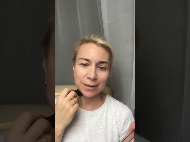 Легкий дневной макияж.