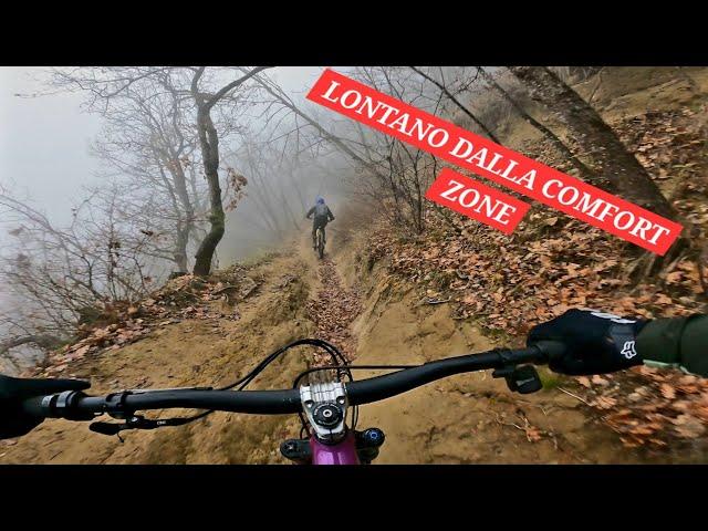 Fango, foglie, ripidi e nebbia in MTB