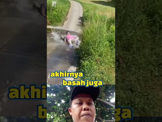 kumpulan video lucu bikin ketawa ngakak, akhirnya basah juga