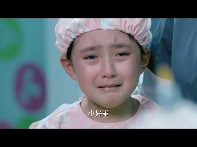 女孩哭着不要打针，不料医生一个眼神....