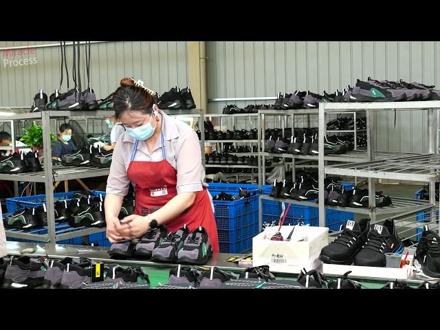 Chinese Factory Large Scale Production of Safety Shoes, Safeguarding Global Workers