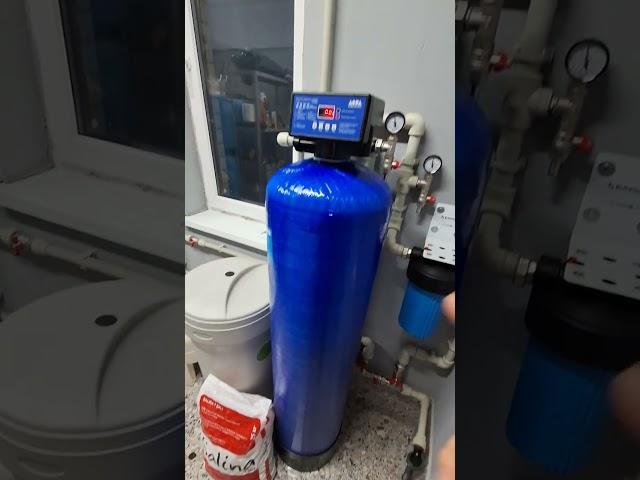 Обзор системы умягчения воды в частном доме. Умягчитель воды колонного типа для дома или коттеджа.
