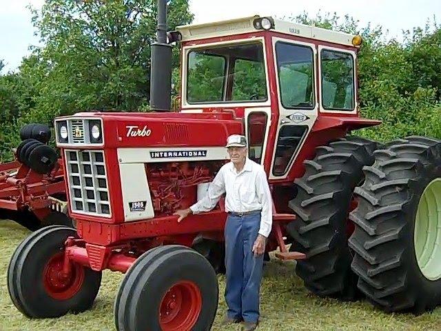 1975 IHC 1566 Tractor with 450 hours on 8/14/14 Farm Auction