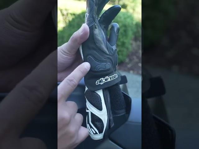 Motorcycle gauntlet gloves