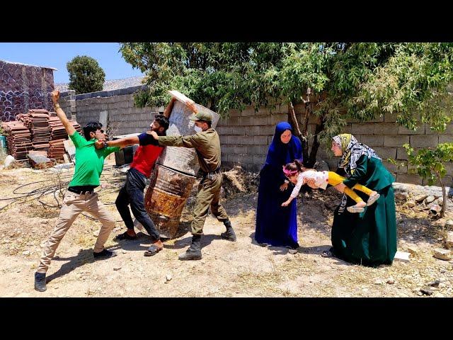 Azita's cameraman chased by Ali and his mother.And the arrival of the police on the scene