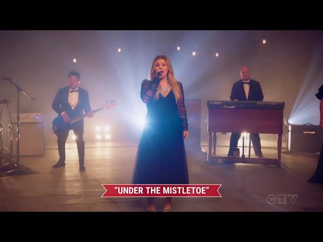 Kelly Clarkson & Brett Eldredge — Under the Mistletoe (The Original Santa Claus Parade) [HD]