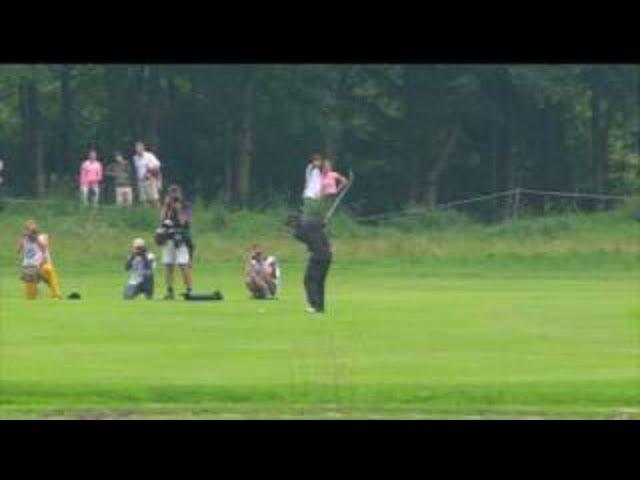 Unbelievable golf shot - Albatross on the 18th hole