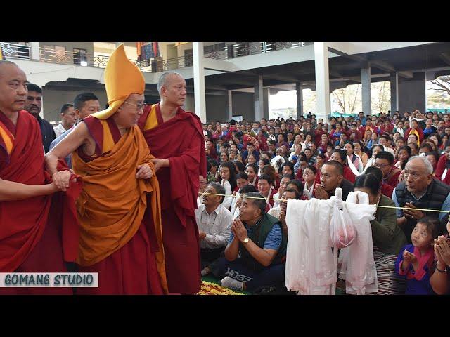 His Holiness the Dalai Lama drove to the New Debate Hall of Drepung Gomang Monastery