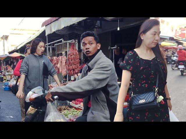 Street food stalls and fresh fish and vegetables in Phnom Penh, Cambodia.