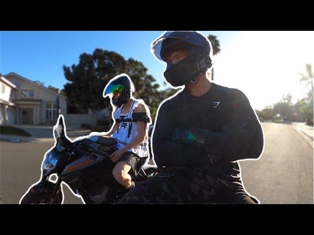 2 Dudes riding motorcycles in Cali