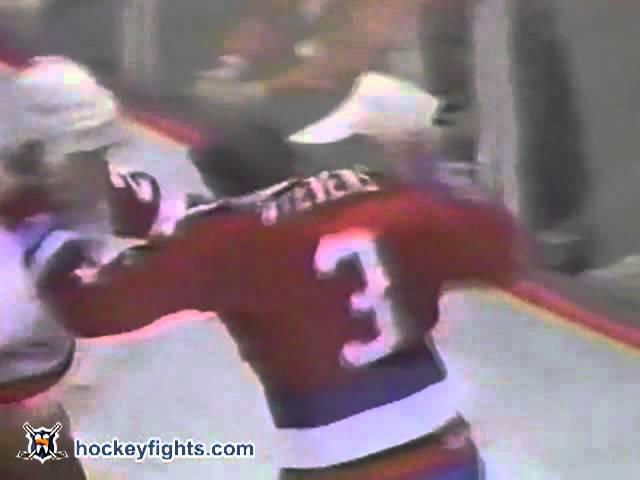 Scott Stevens vs Bob Probert Nov 21, 1986