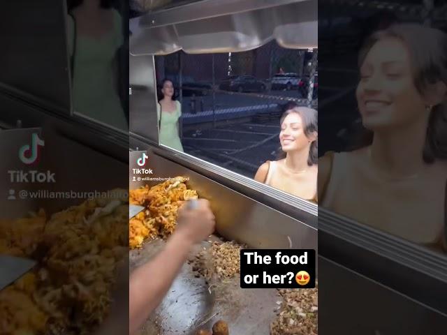 Brazilian girl tries halal food in NYC Credits@williamsburghalalfood