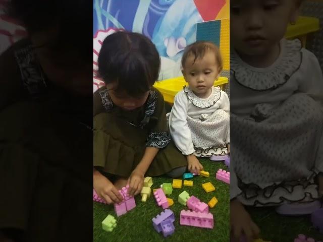 ayuk Caca sama Ade Aulia Nemu kucing sama mainan Lego @SalsadanAulia