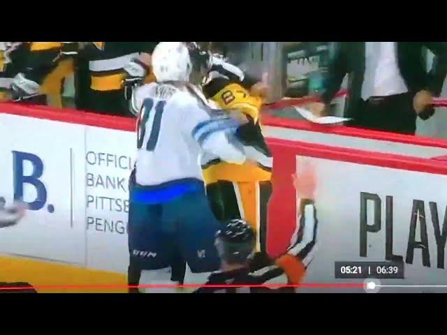 Pens Sidney Crosby throwing down (a little) with Jets Kyle Connor 