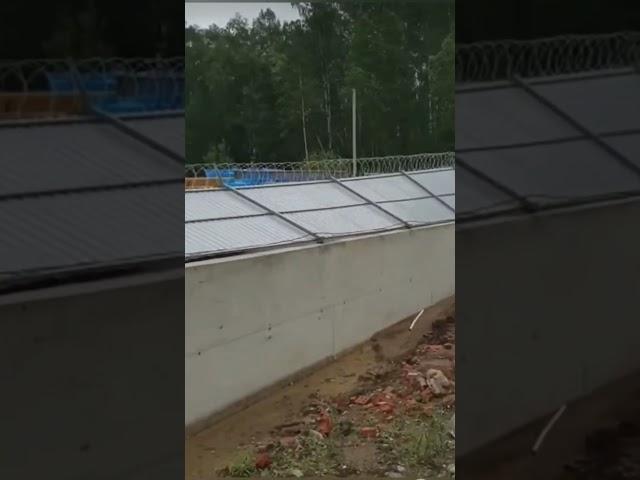 забор за пол цены #забор #монтаж #дизайн #строительство #стройка #дача #участок #дом #юмор #рек