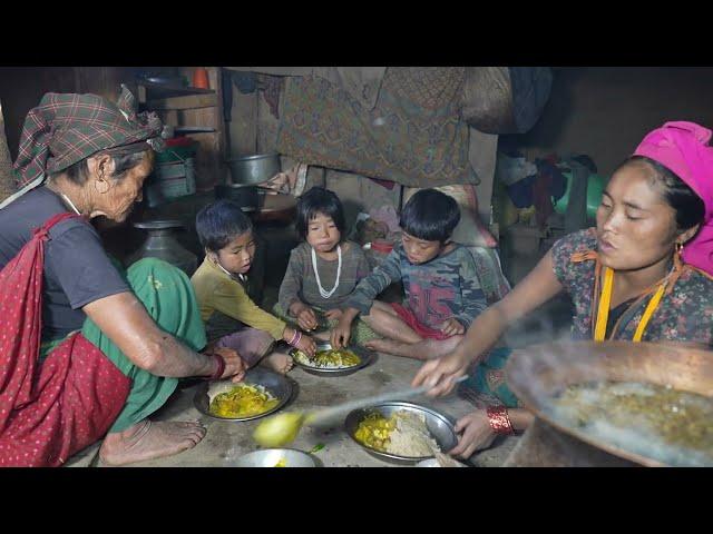 Happy family || Cooking and eating food by using primitive technology