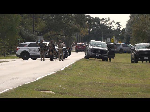 Suspect in custody after standoff on Old Alvin Road, Pearland police say