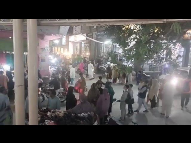 After Iftar  Outing in Streets of Hazara Town}       چکر بعد از افطاری و خرید ۂای عید}