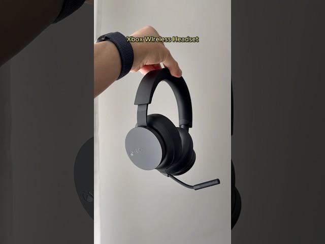 The new Xbox Wireless Headset has a longer battery life, an all-black design and Dolby Atmos support