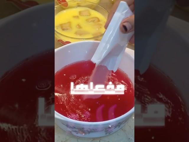 جبتلكم وصفة سهلة، سريعة، ومنعشة من غير فرن ولا تعقيد… حلى البسكويت بالجلي والتفاح والأناناس  