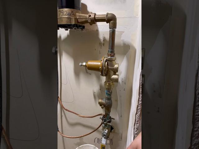 Replacing a pressure regulator on a water main #plumbing101 #renovation #watermain #homeownertips
