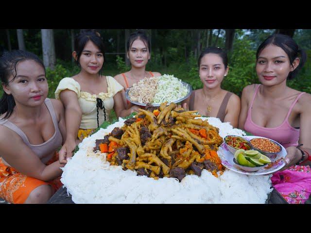 Yummy cooking curry chicken feet with noodle recipe - Amazing video