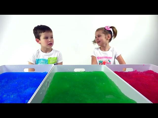 Katy and Max are looking for toys in jelly