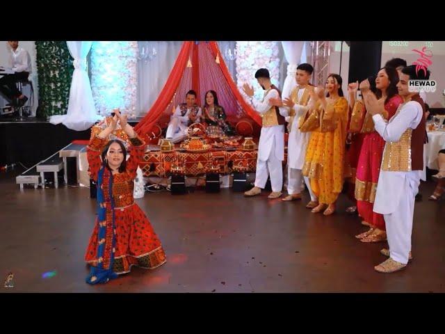 New Uzbeki dance by Afghan girl of Hewad Group to Haroon Andeshwar live songرقص اوزبیکی در آهنگ جدید