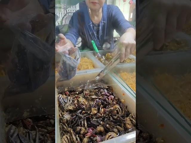 越南，胡志明，街头小吃，腌螃蟹/Pickled crab, Street booth, Ho Chi Minh, Vietnam #food #travel #streetfood #vietnam