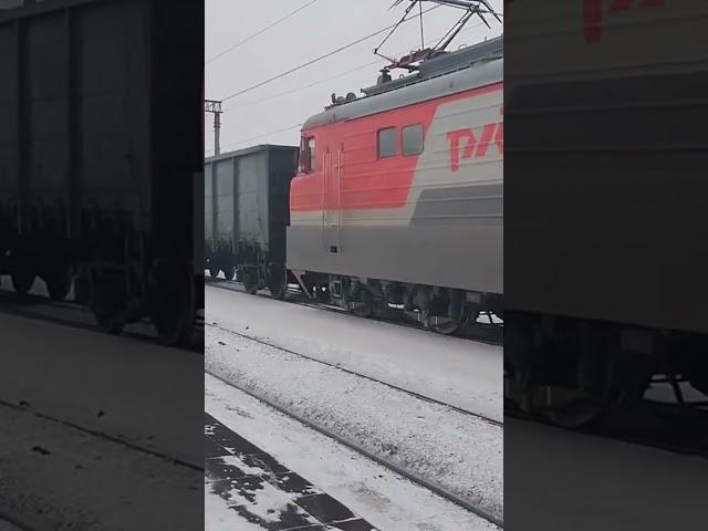 ВЛ10-1494 с грузовым поездом на О. П. Первомайская