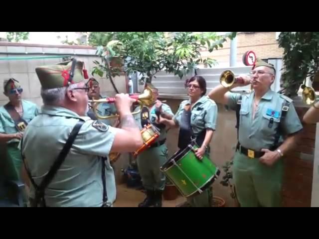 Hdad. Antiguos Caballeros Legionarios de Barcelona rinde un emotivo homenaje a un compañero