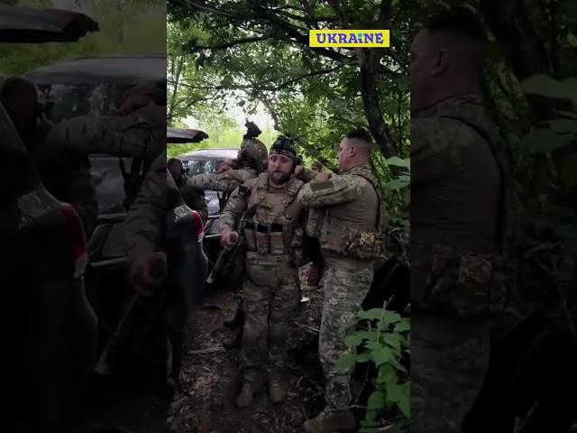 Розвідка їде на бойове завдання. A reconnaissance unit is on a combat mission. #shorts