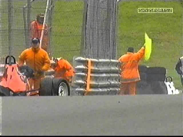 Two BRDCSingleSeaters crash BrandsHatch04