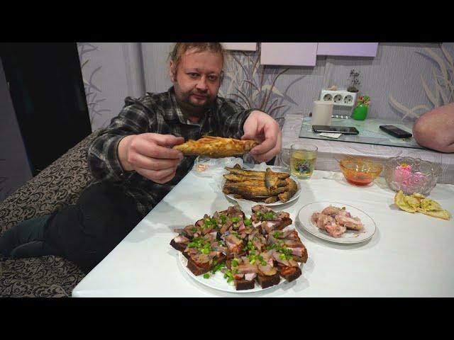 Это настоящая закуска Мама рада сын установил точило для кухонных ножей Затопило благодаря соседу
