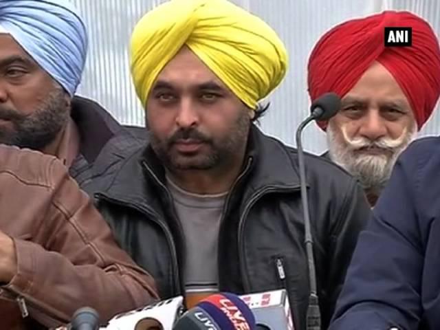 Former Congress leader Sukhpal Singh Khaira joins AAP