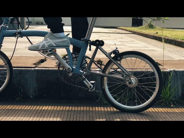 BROMPTON LIGHTWEIGHT Blue Titanium Custom | Solo Indonesia Cycling