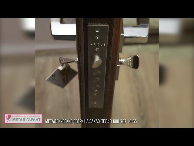 Входная дверь с зеркалом. Метал Гарант.
